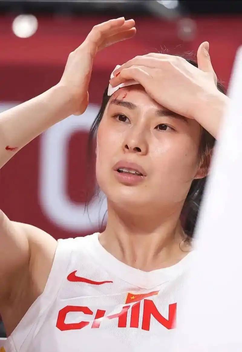 辽宁女篮备战关键战，全力以赴迎接挑战